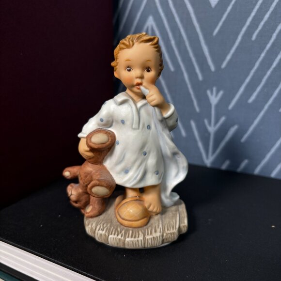Vintage Hummel "Tuck Me In" Figurine by Goebel 2002 BH205 Great Nursery Decor - Picture 2 of 12